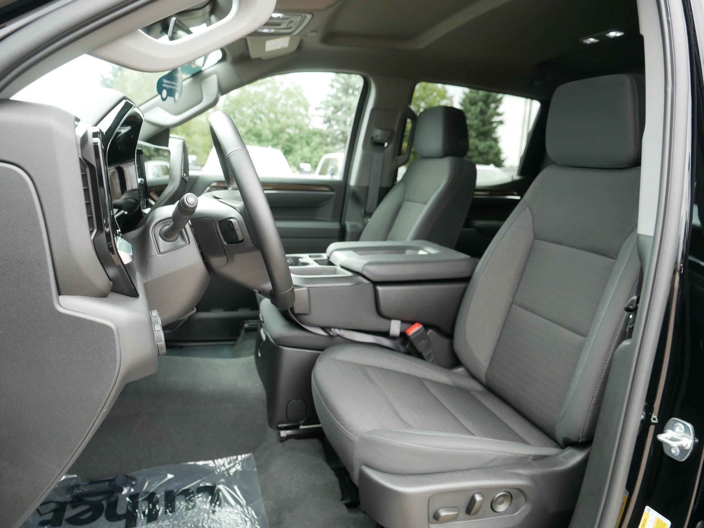 Certified 2026 Chevrolet Silverado 1500 LT AWD/4WD image 33