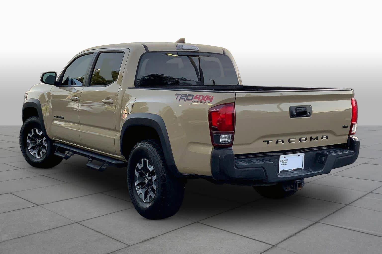 Used 2018 Toyota Tacoma TRD Off-Road AWD/4WD image 12