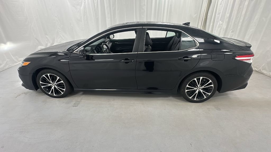 Used 2020 Toyota Camry SE image 6