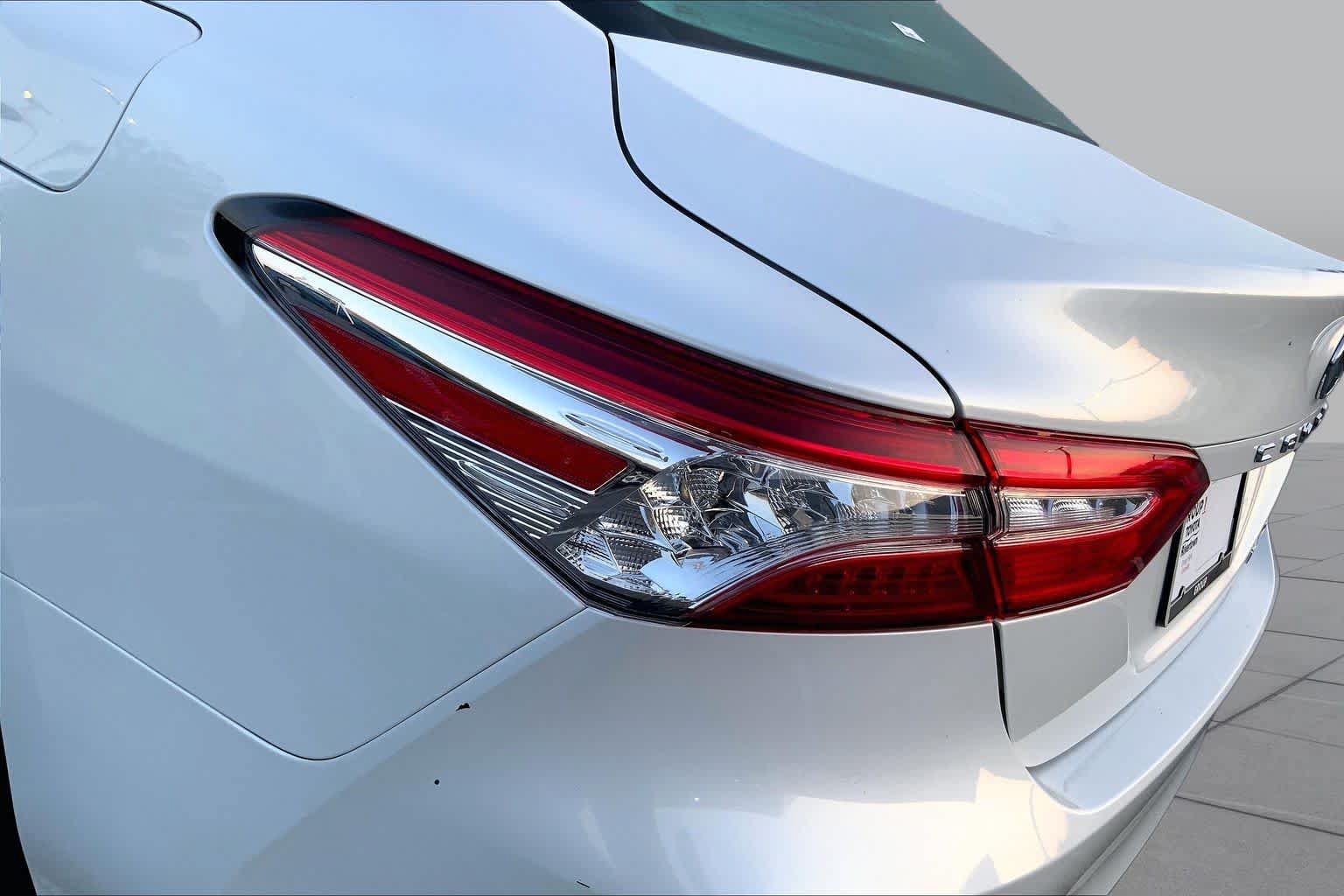 Used 2020 Toyota Camry XLE w/ Sunroof Package FWD image 26