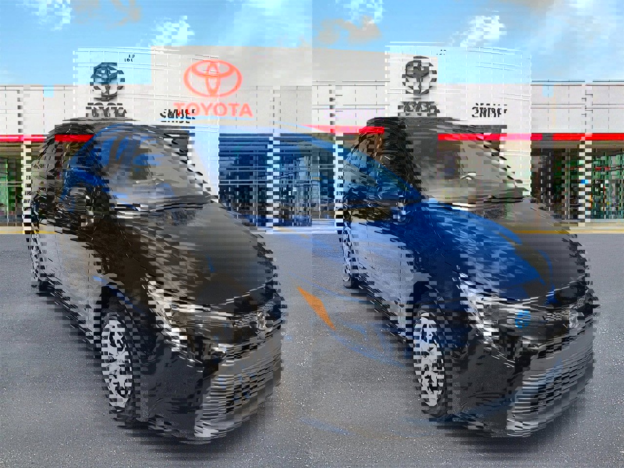 Used 2024 Toyota Corolla LE image 2