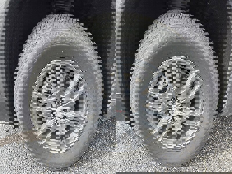 Used 2025 GMC Acadia Elevation image 9