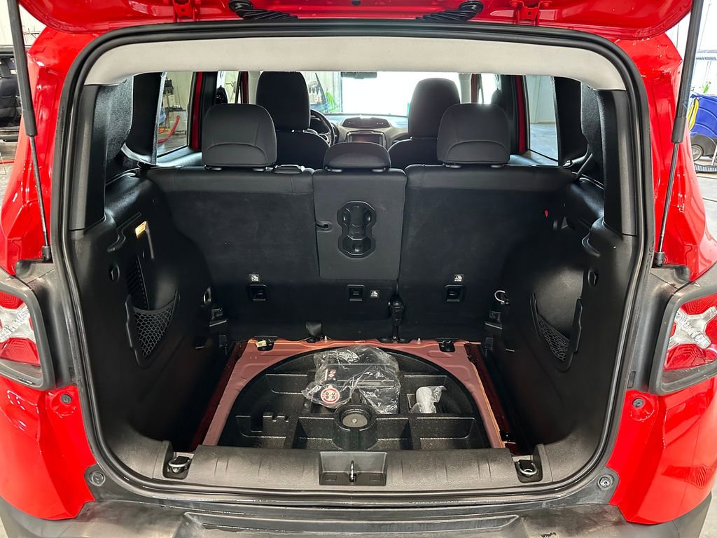Used 2018 Jeep Renegade Latitude w/ UConnect 8.4 Nav Group AWD/4WD image 29