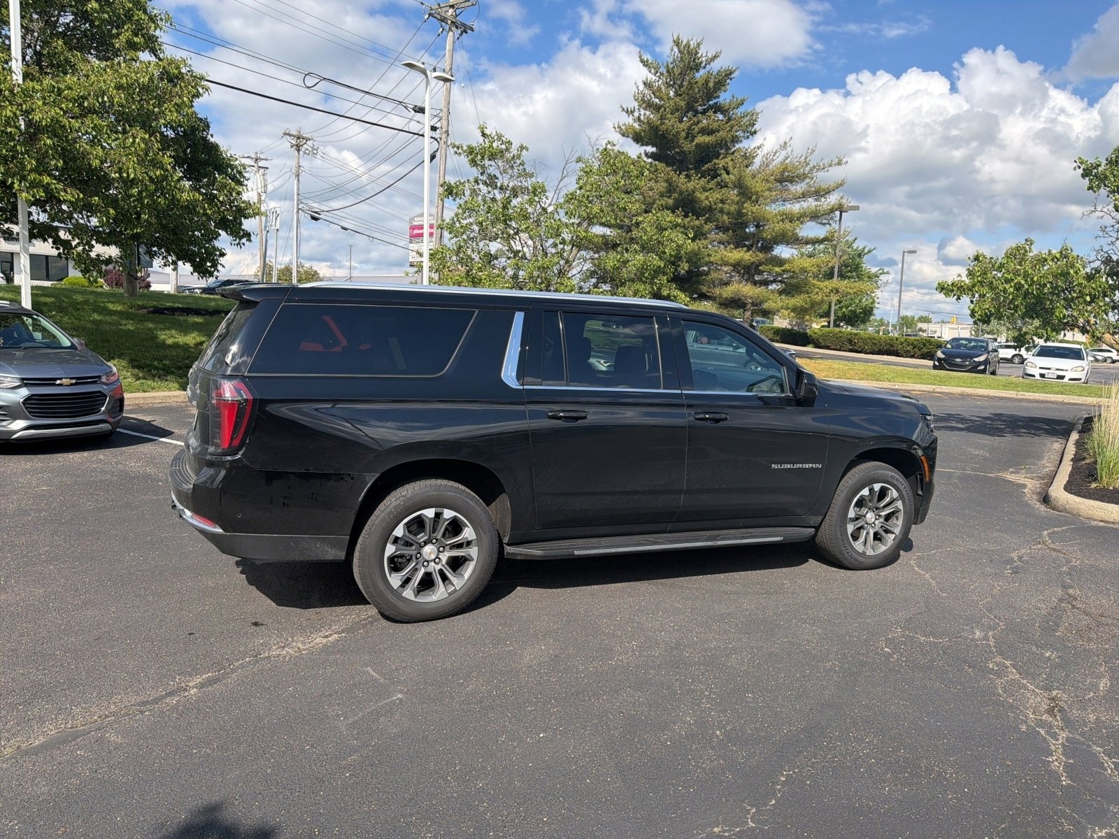 Used 2026 Chevrolet Suburban LS AWD/4WD image 19