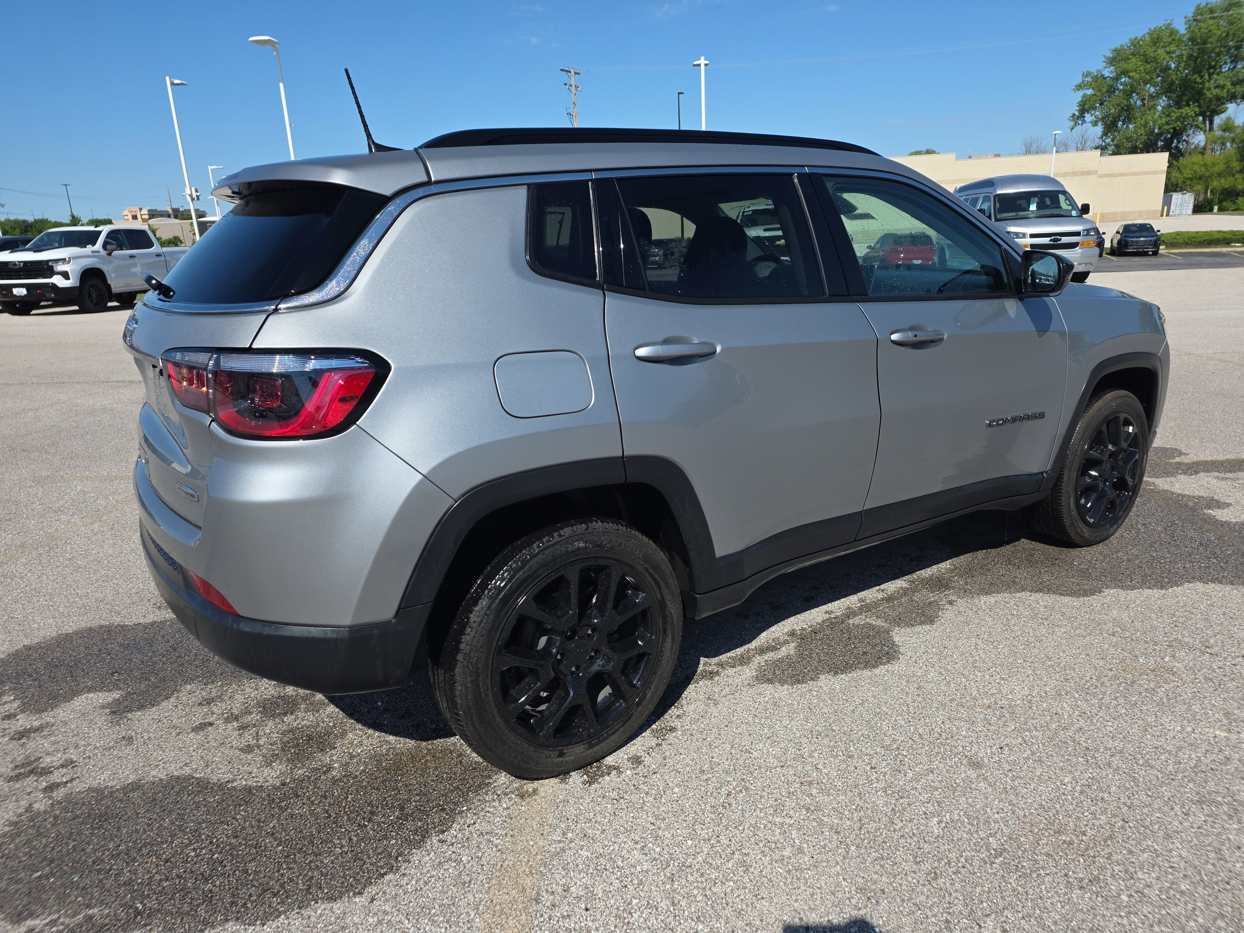 Used 2022 Jeep Compass Latitude AWD/4WD image 3