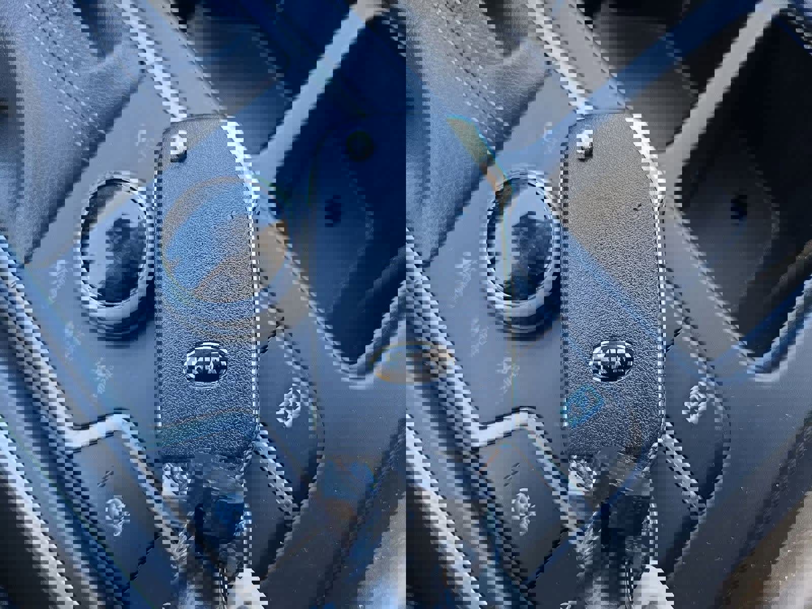 Used 2023 Kia Sorento LX image 32