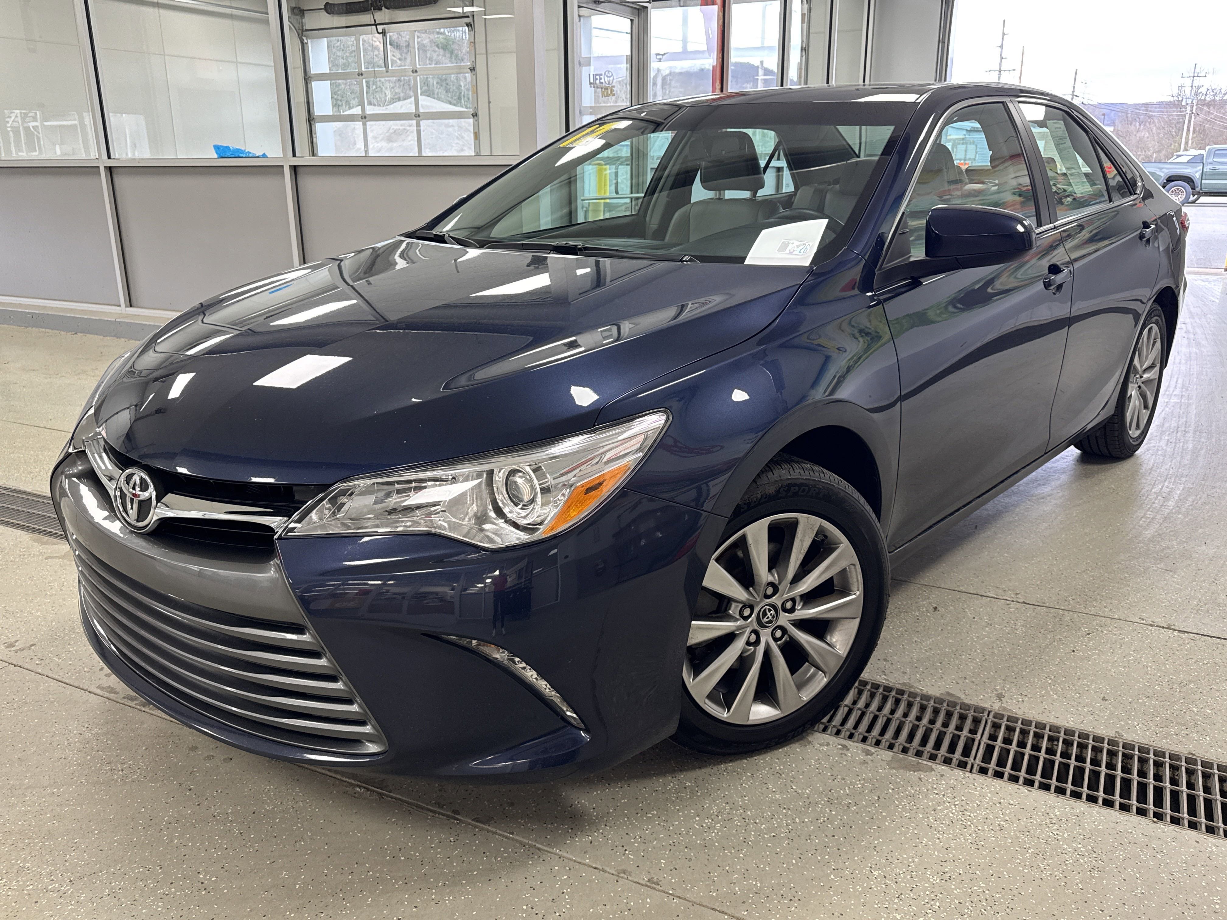 Used 2017 Toyota Camry XLE image 1