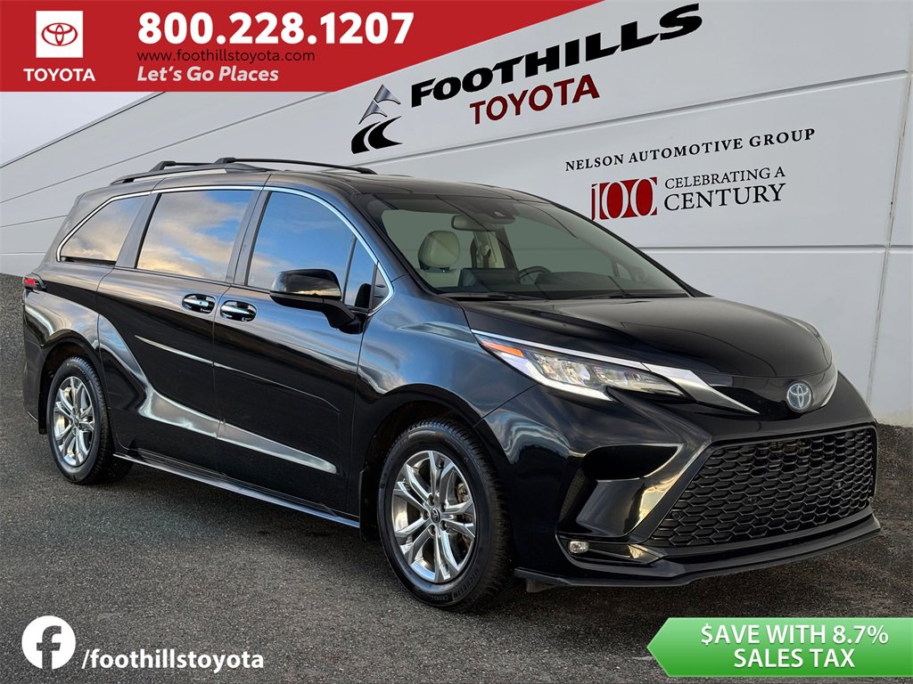 Certified 2022 Toyota Sienna XSE image 1