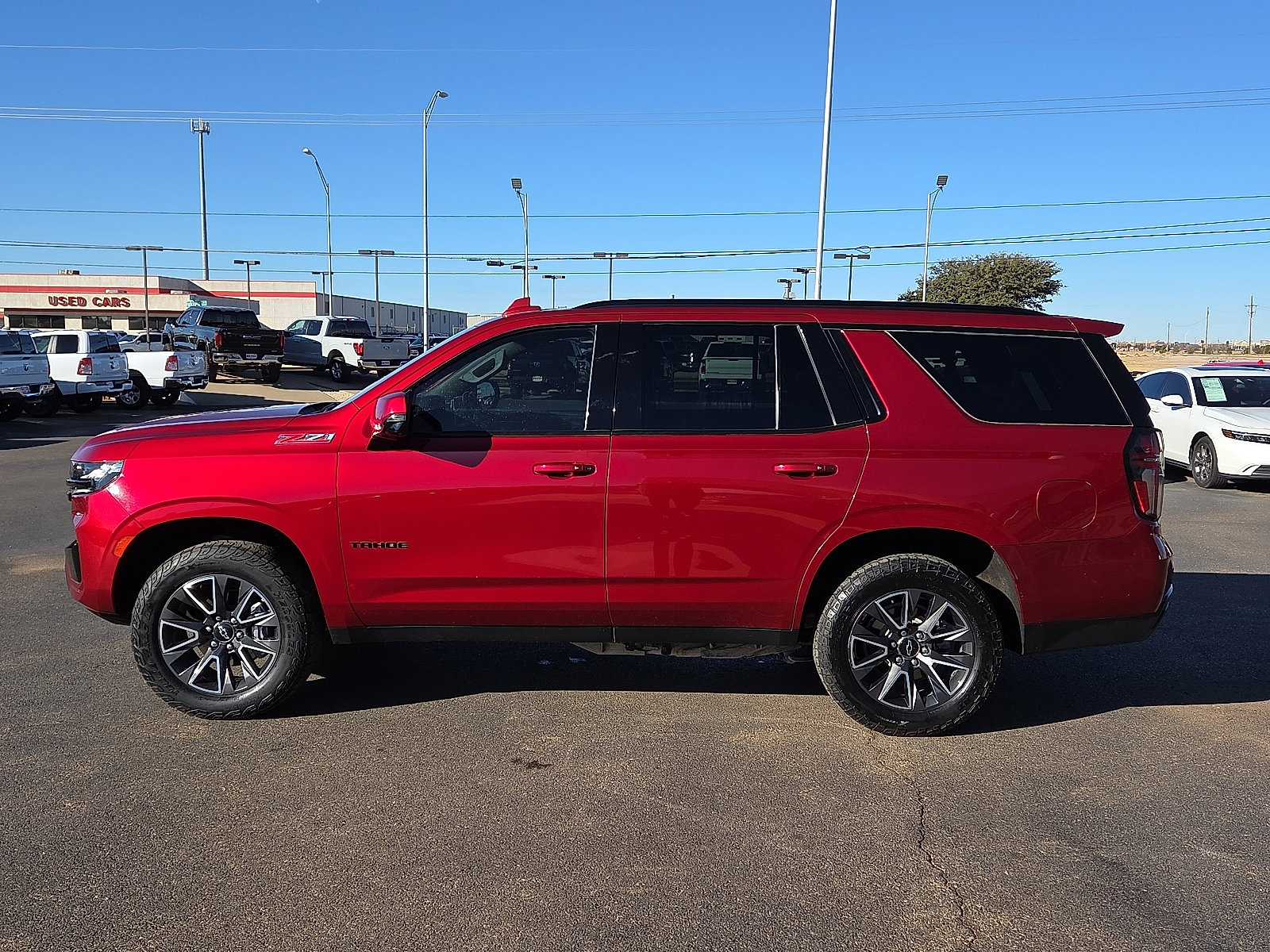 Used 2023 Chevrolet Tahoe Z71 w/ Luxury Package image 2