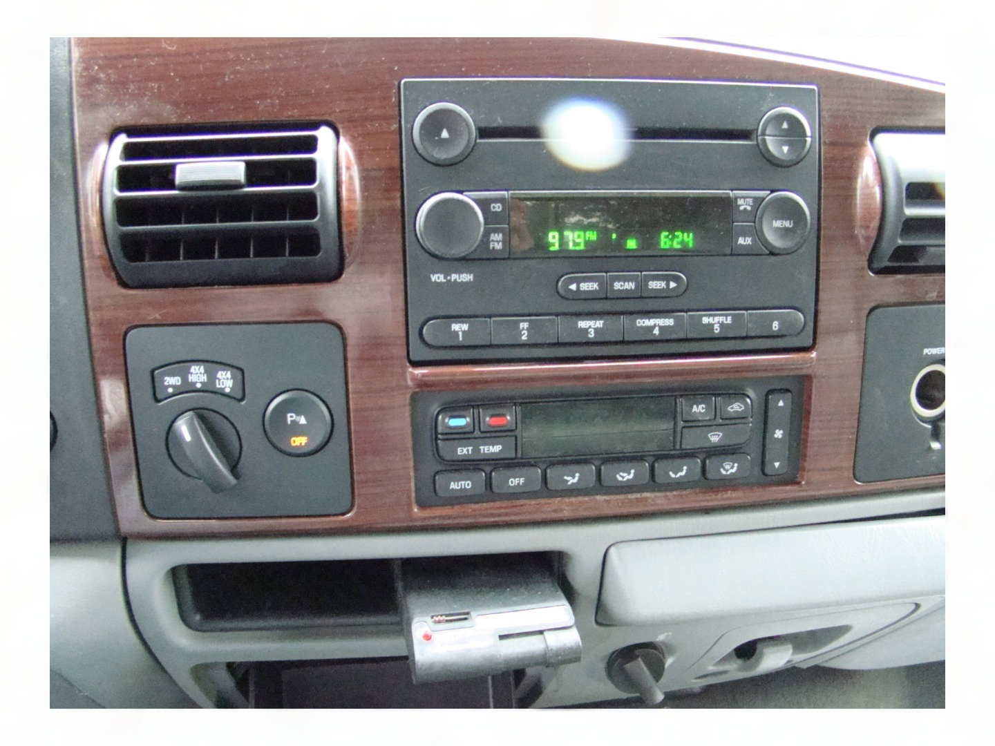 Used 2005 Ford F250 Lariat image 14