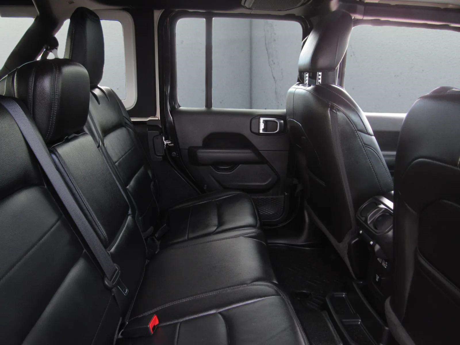 Used 2023 Jeep Wrangler Unlimited Sahara AWD/4WD image 11