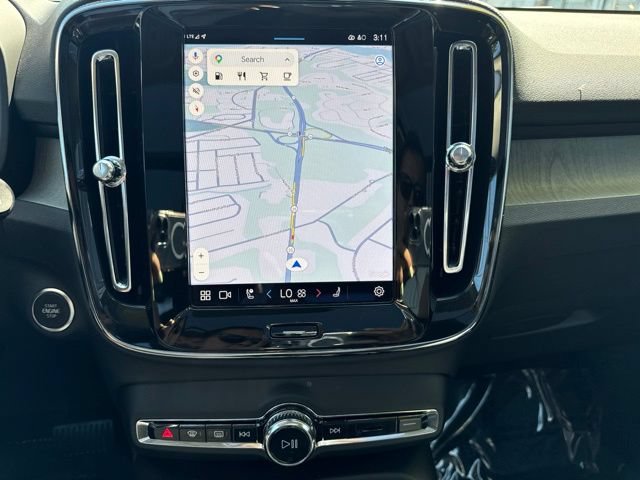 Certified 2025 Volvo XC40 B5 Core AWD/4WD image 24