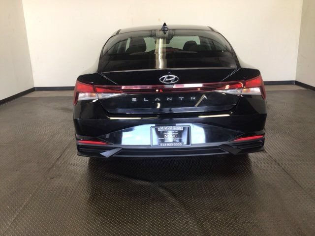Used 2023 Hyundai Elantra SE FWD image 5