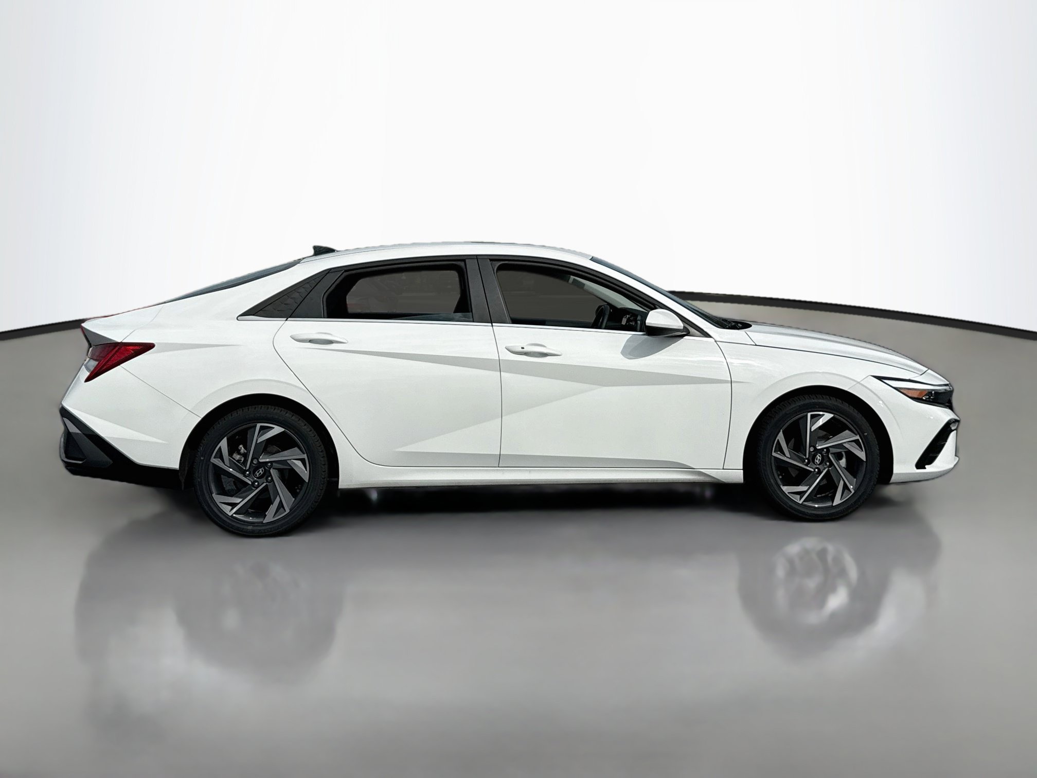 Used 2025 Hyundai Elantra SEL FWD image 8