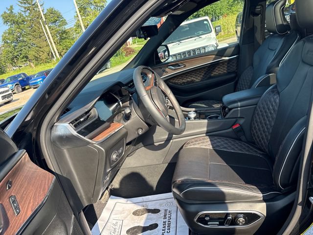Used 2025 Jeep Grand Cherokee L Summit w/ Advanced Protech Group IV AWD/4WD image 8