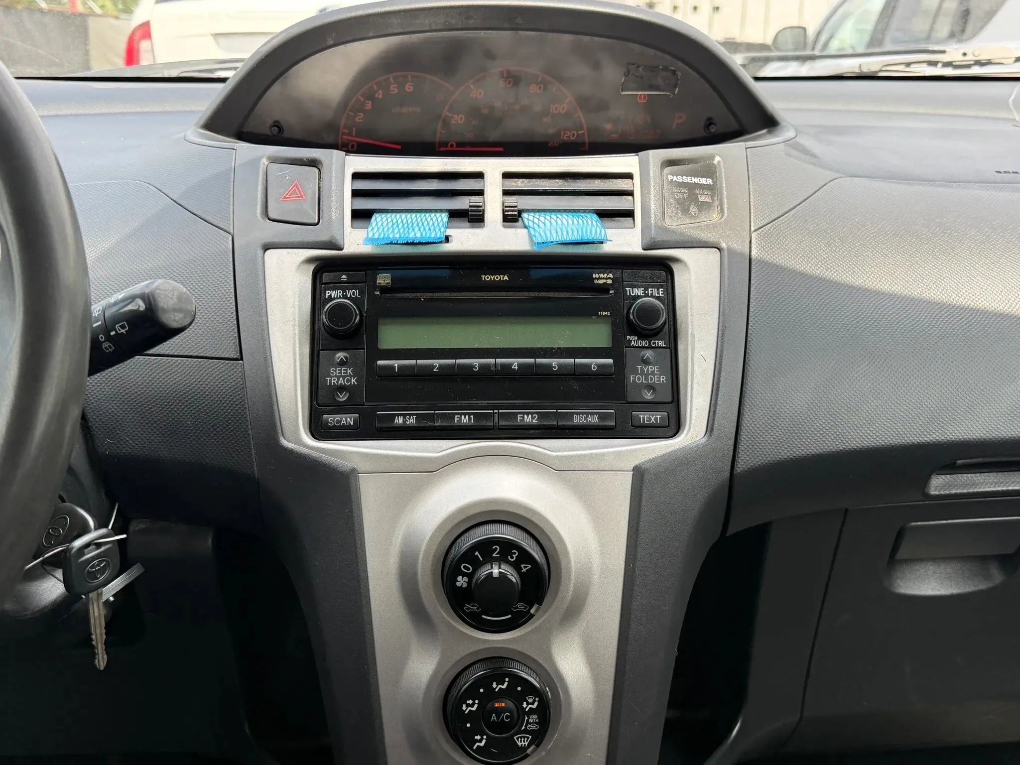 Used 2009 Toyota Yaris 2-Door Hatchback FWD image 25
