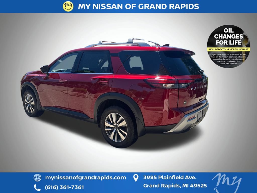 Used 2025 Nissan Pathfinder SL AWD/4WD image 6
