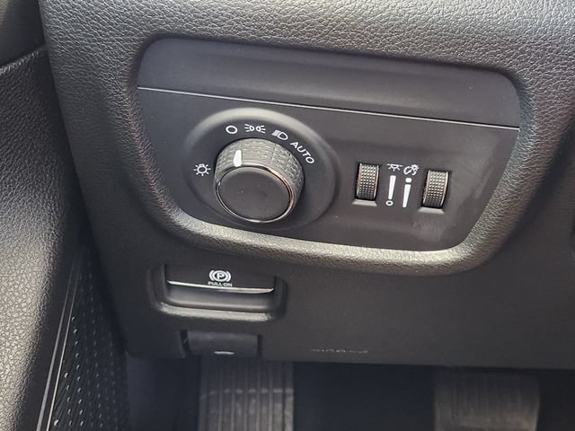 Used 2025 Jeep Grand Cherokee Altitude RWD image 23