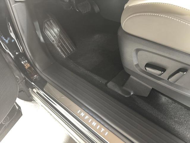 Certified 2026 INFINITI QX60 Luxe w/ Family Package AWD/4WD image 16