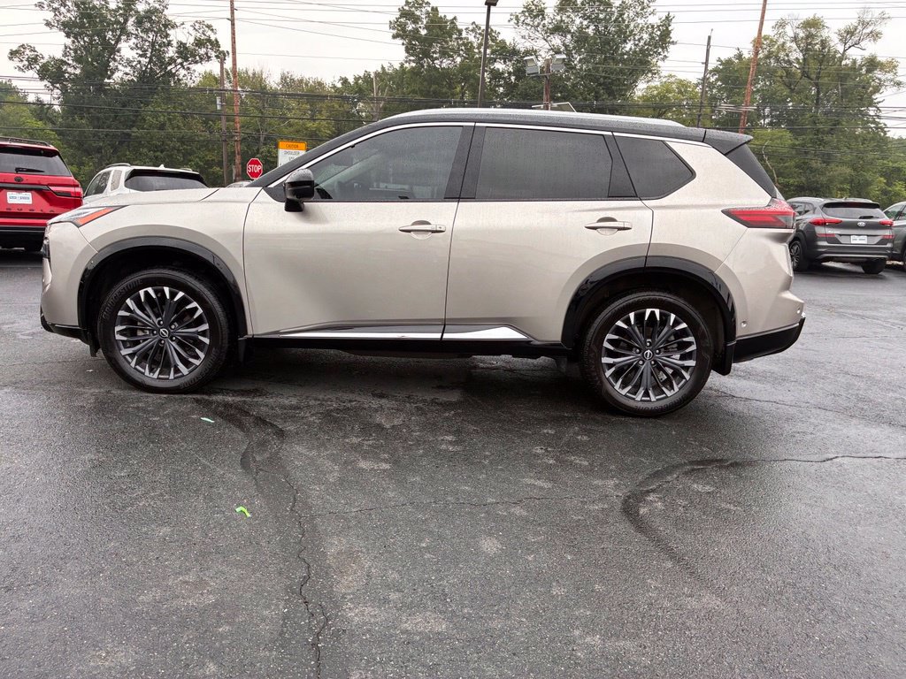 Used 2024 Nissan Rogue Platinum FWD image 4