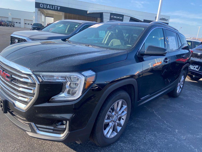 Used 2024 GMC Terrain SLT AWD/4WD image 4