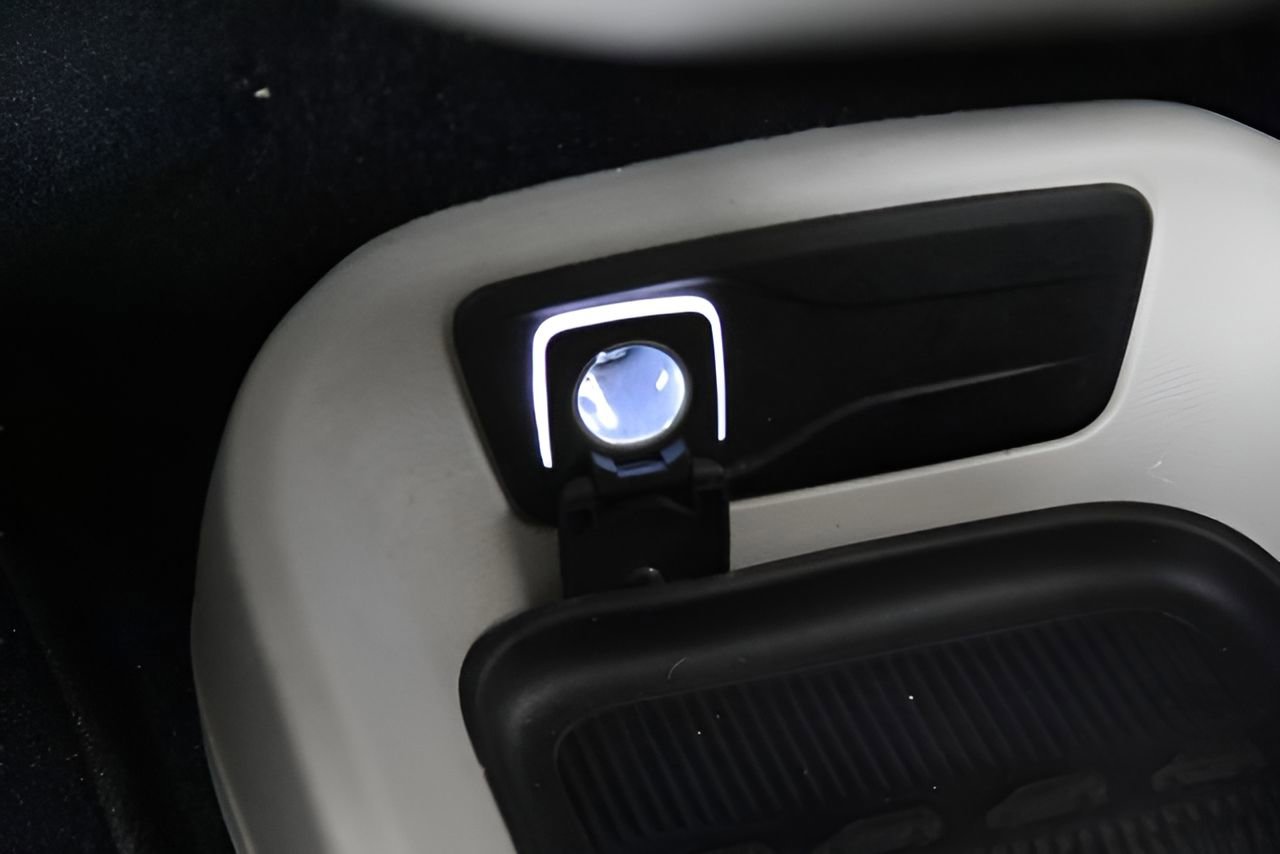 Used 2023 Chrysler Pacifica Touring-L image 28