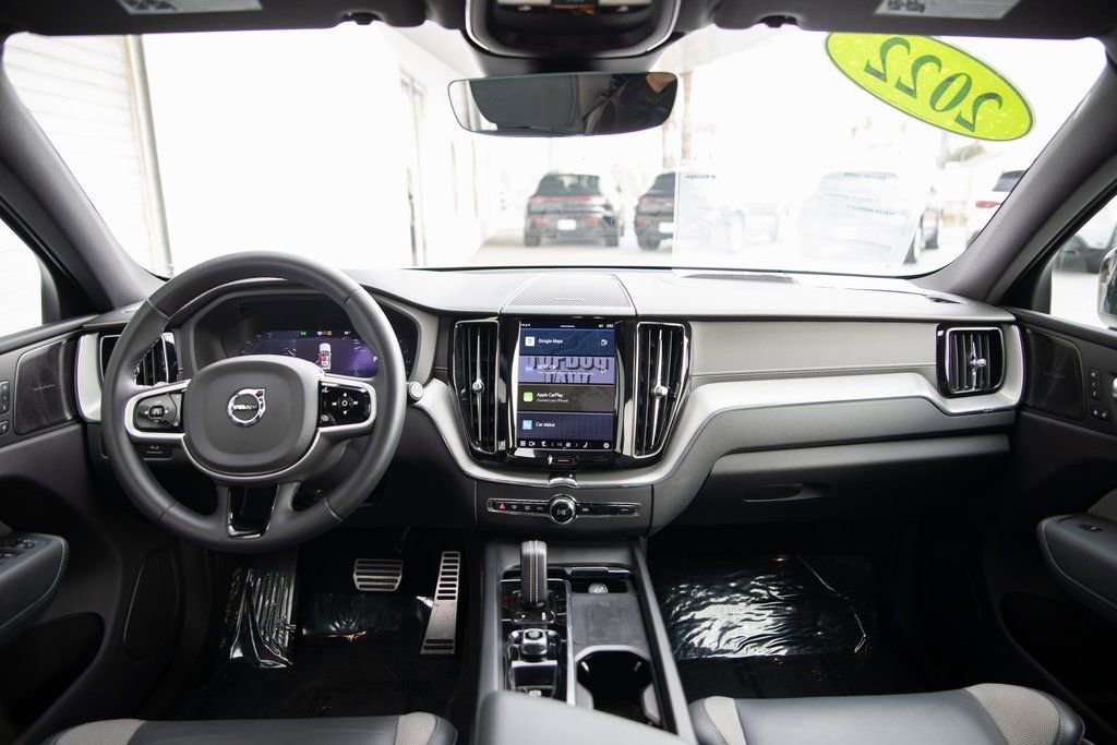 Used 2022 Volvo XC60 B5 R-Design w/ Advanced Package image 16