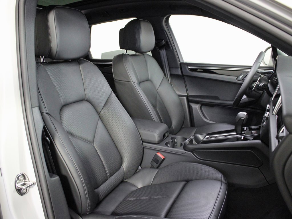 Used 2026 Porsche Macan image 38