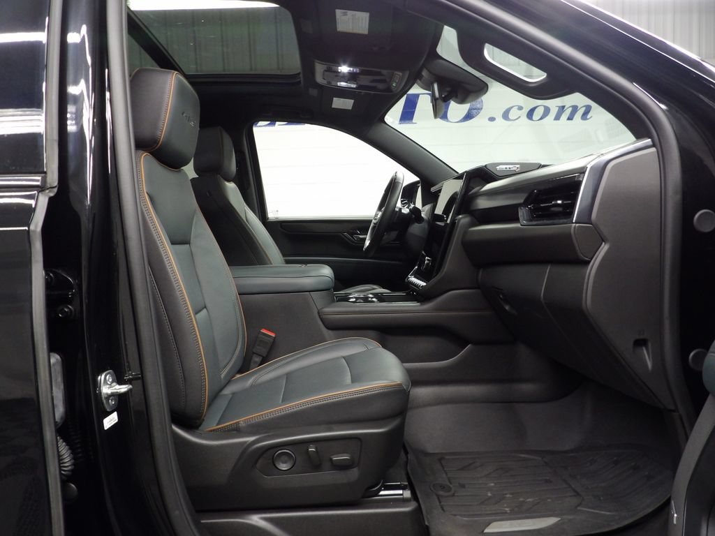 Used 2025 GMC Yukon XL AT4 AWD/4WD image 30