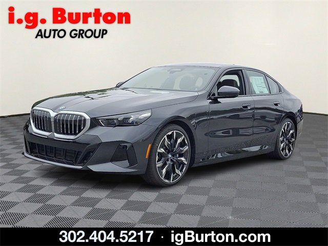 New 2026 BMW 550e xDrive w/ Executive Package image 2