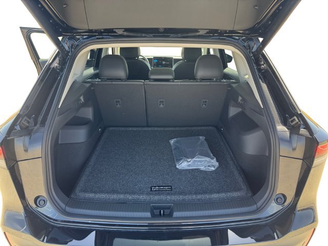 New 2026 Volkswagen Tiguan SE FWD image 12