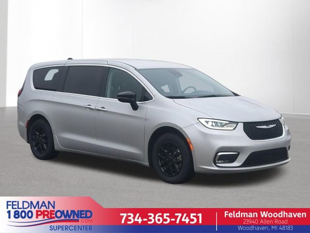 Used 2024 Chrysler Pacifica Touring-L
