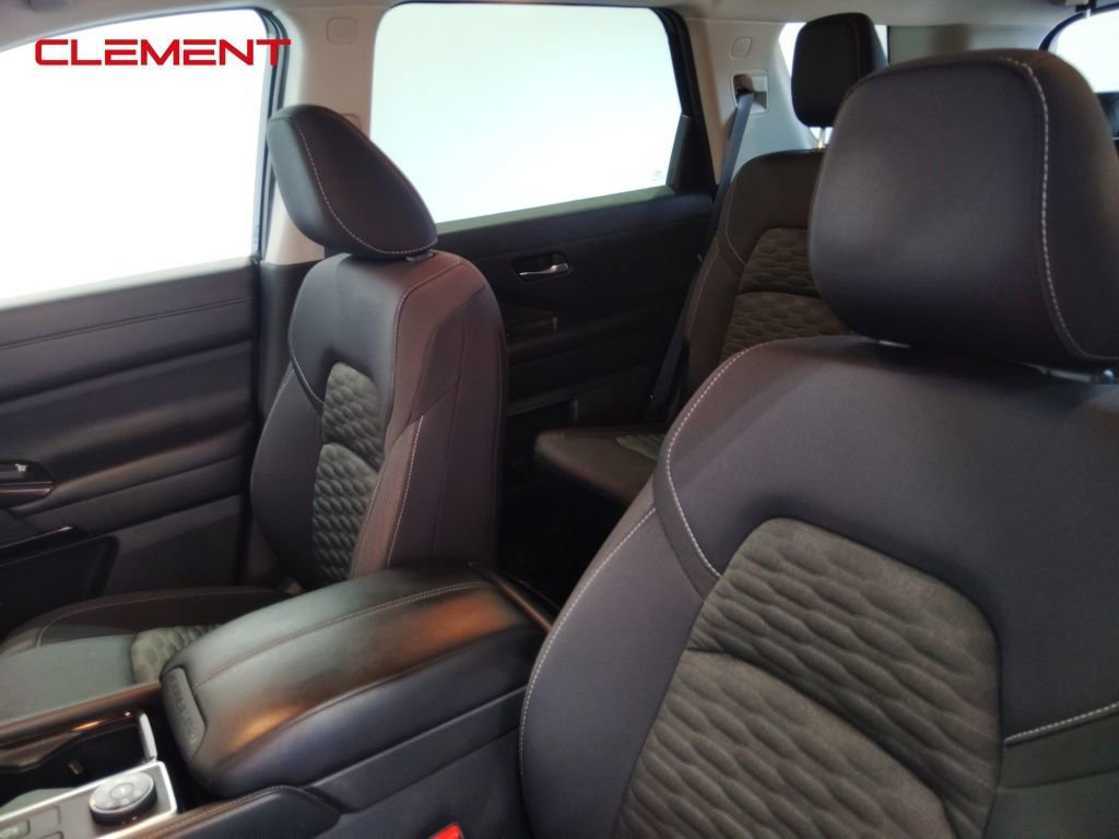 Used 2022 Nissan Pathfinder SV image 23