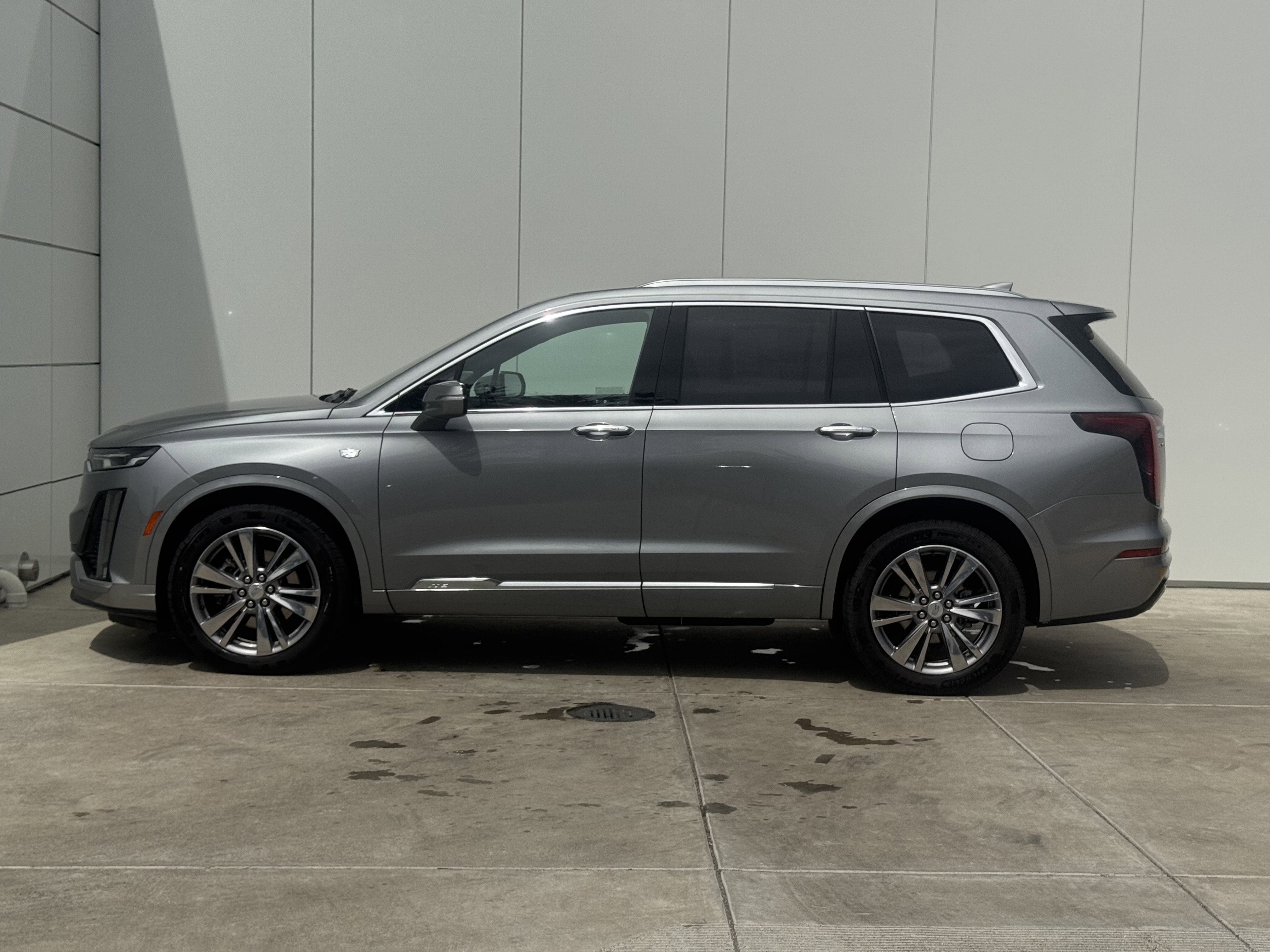 Certified 2024 Cadillac XT6 Premium Luxury image 4