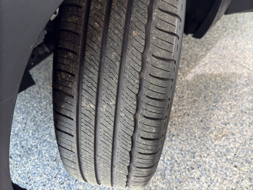 Used 2023 GMC Terrain SLT w/ LPO, Floor Liner Package image 31