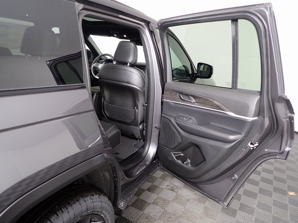 New 2025 Jeep Grand Cherokee Limited image 32