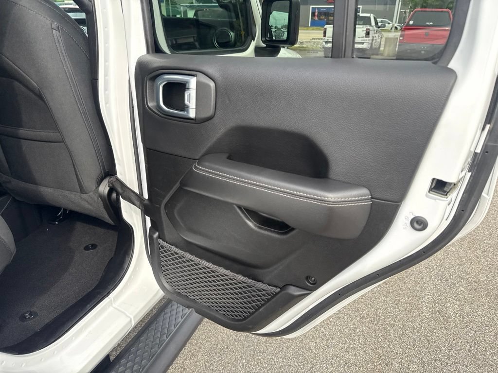 Certified 2022 Jeep Gladiator Overland w/ LED Lighting Group AWD/4WD image 24