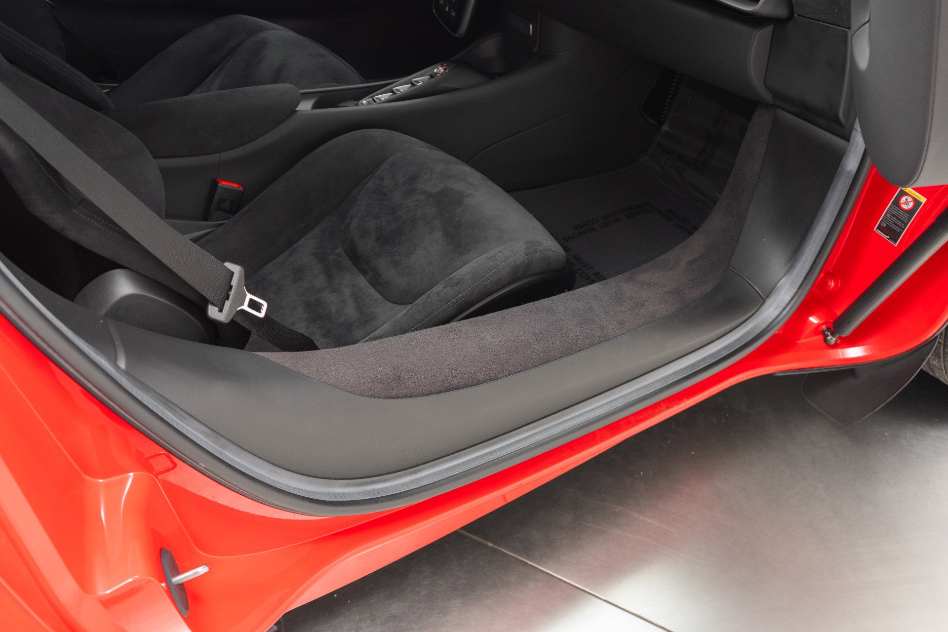 Used 2023 McLaren Artura RWD image 23