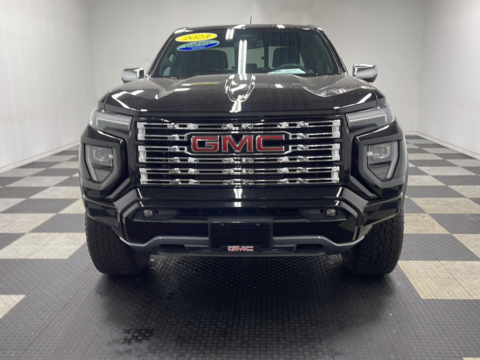 Used 2023 GMC Canyon Denali w/ Denali Black Edition AWD/4WD image 15