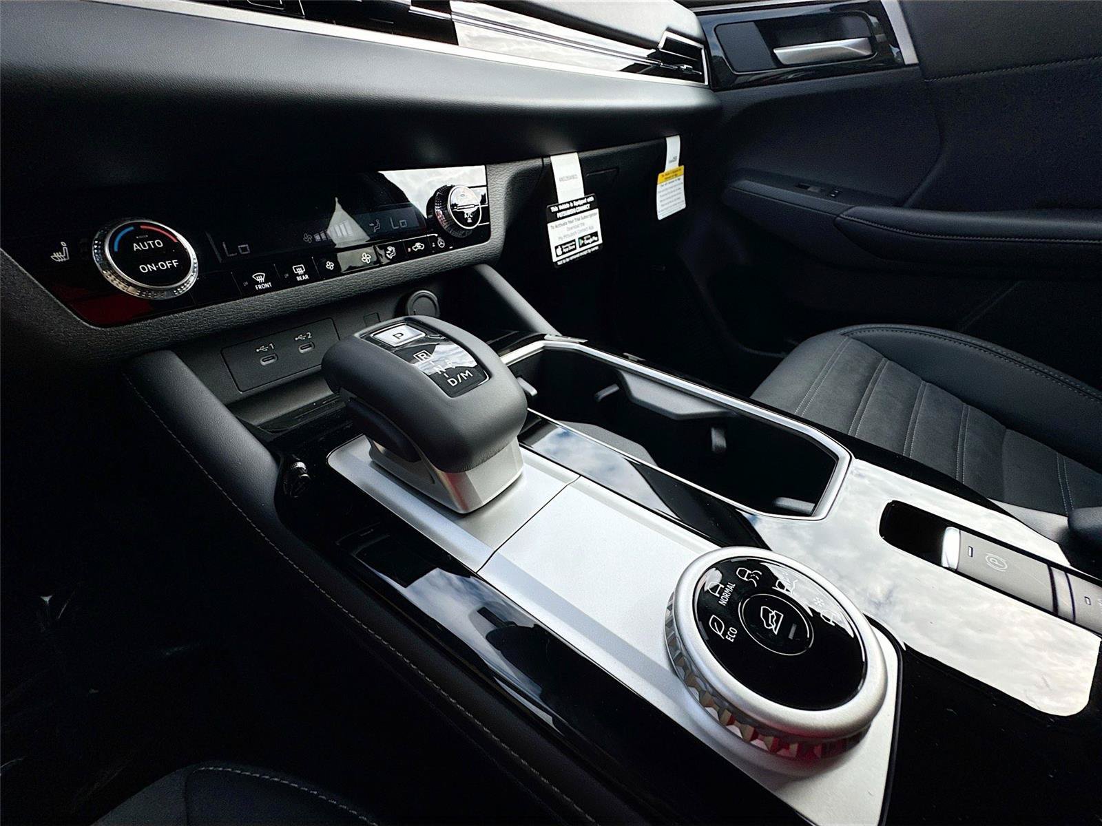 New 2026 Mitsubishi Outlander SE FWD image 17