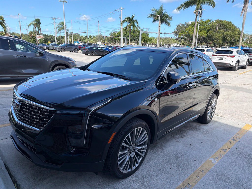 Used 2024 Cadillac XT4 Premium Luxury FWD image 8