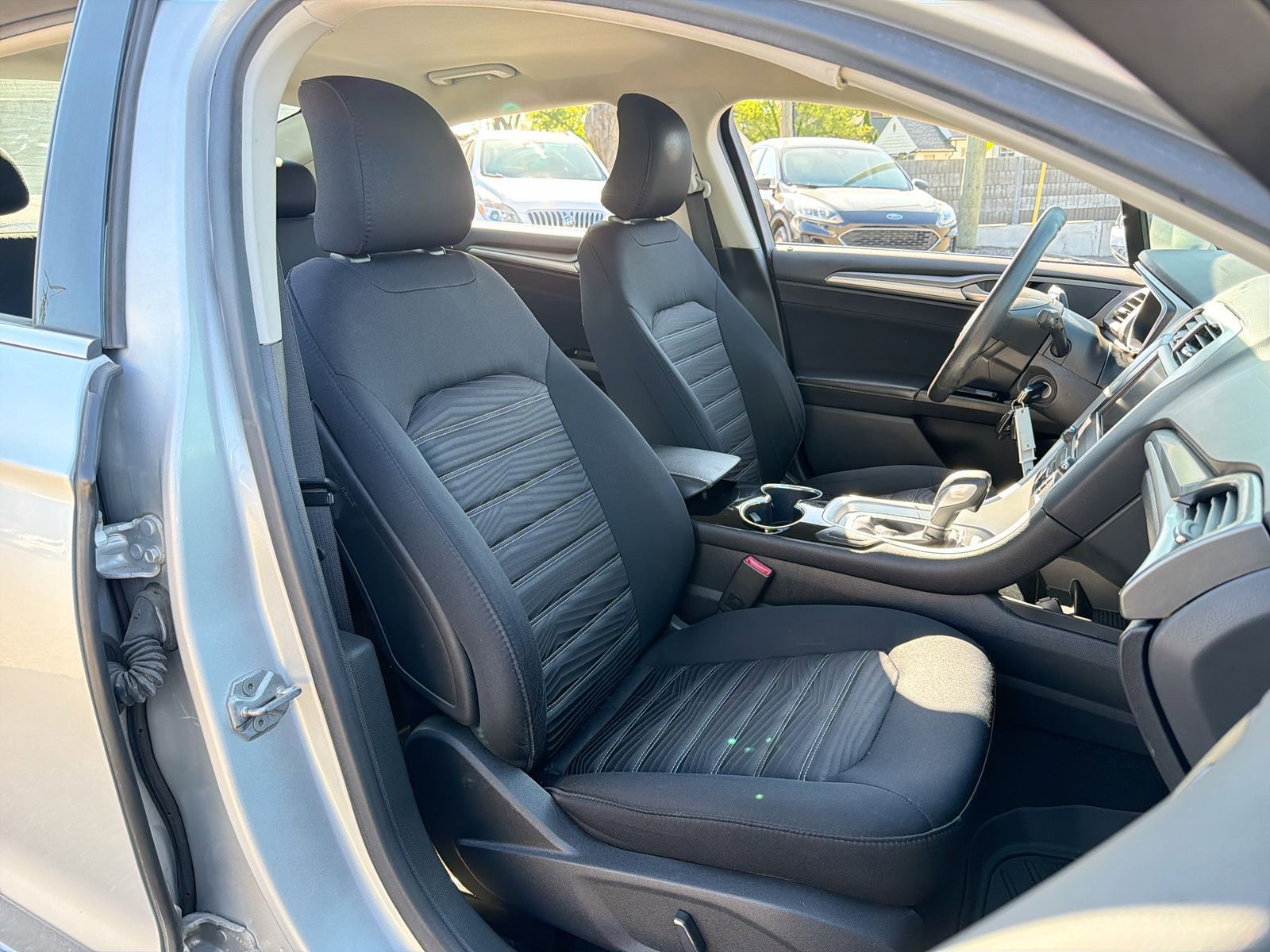 Used 2016 Ford Fusion SE FWD image 22