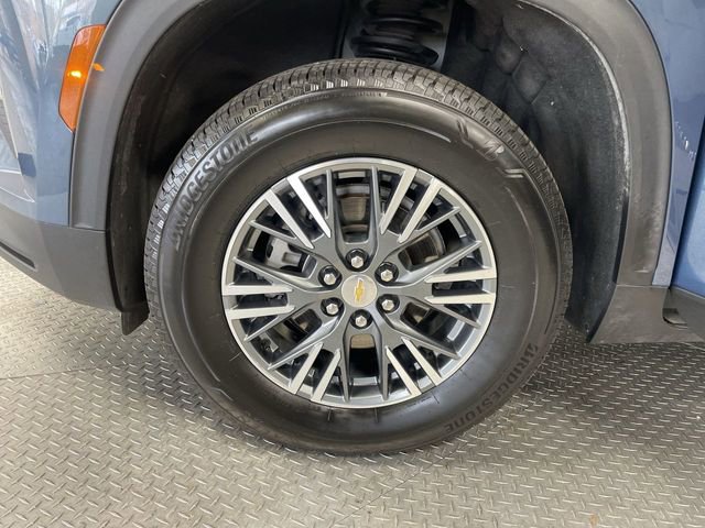 Used 2025 Chevrolet Traverse LT image 10
