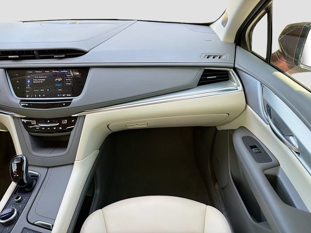 Used 2022 Cadillac XT5 Premium Luxury w/ Technology Package AWD/4WD image 18