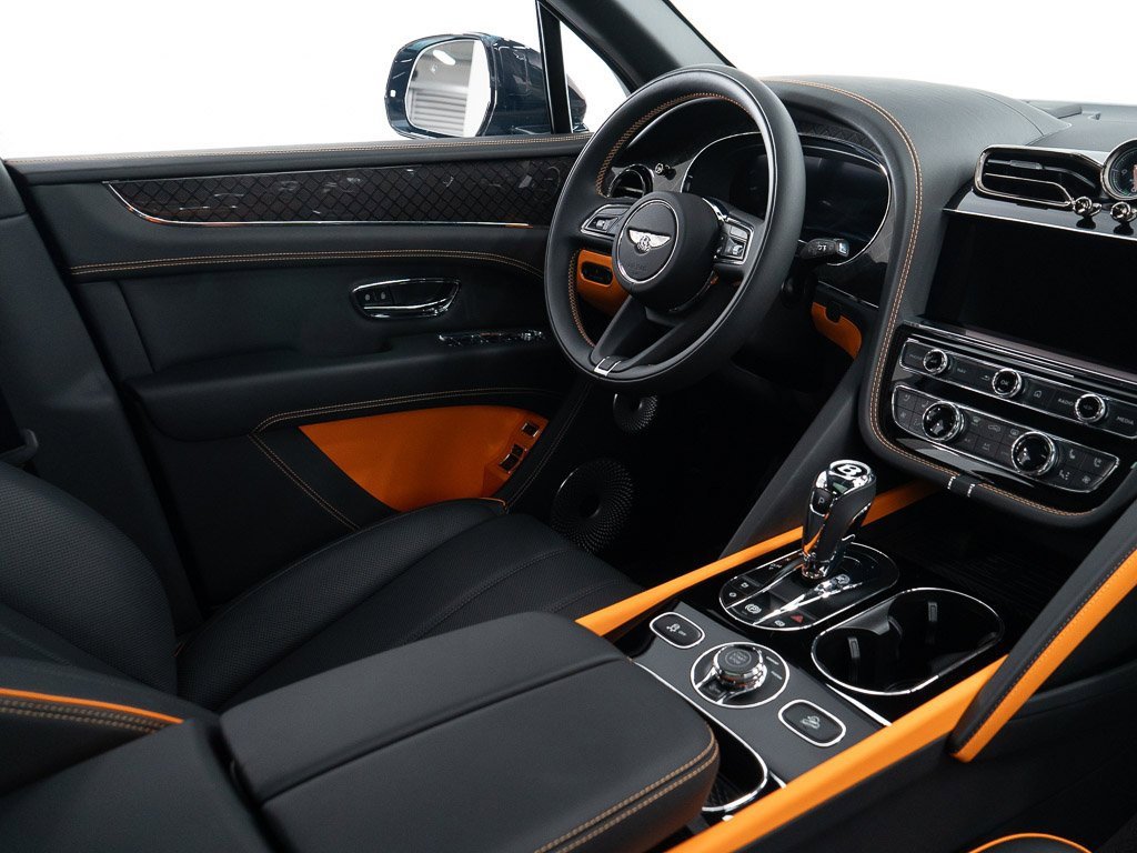 Used 2025 Bentley Bentayga image 28