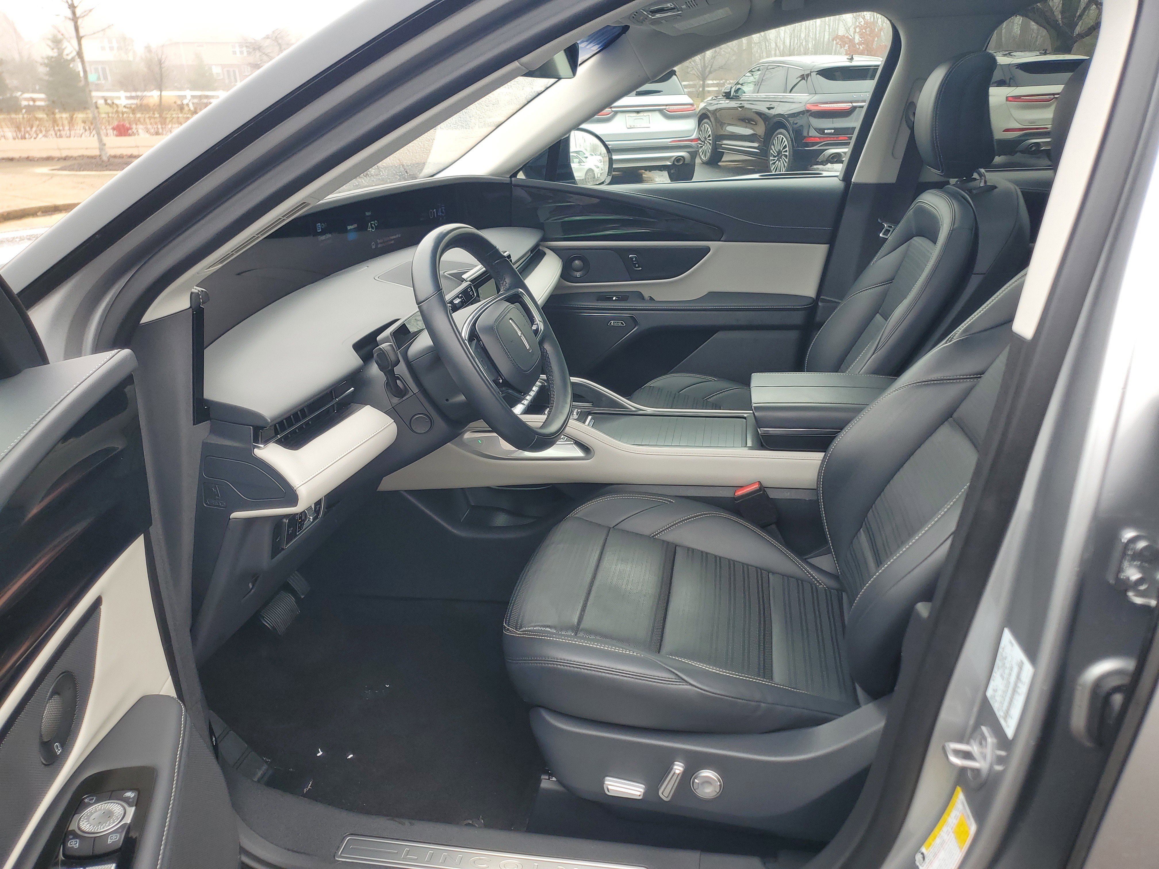 Used 2024 Lincoln Nautilus Reserve w/ Equipment Group 202A image 12