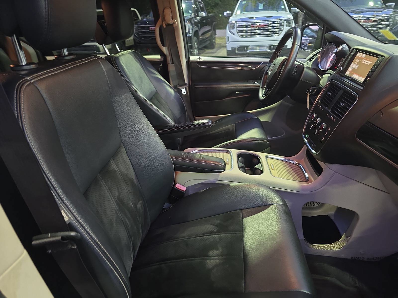 Used 2017 Dodge Grand Caravan SXT FWD image 10