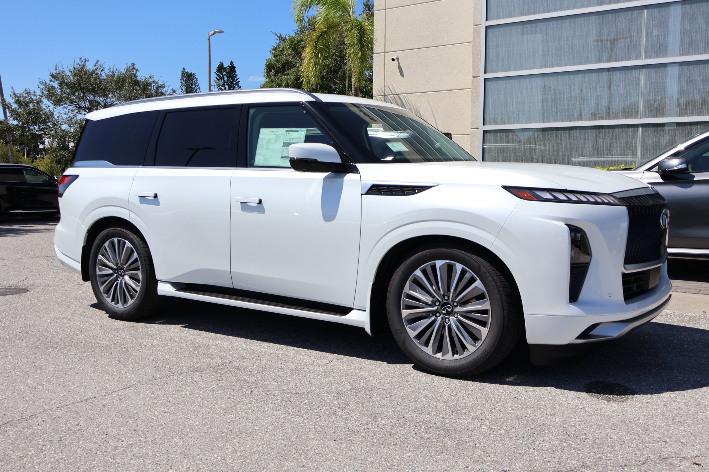 New 2026 INFINITI QX80 Luxe image 12