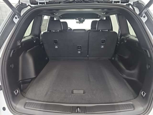 New 2026 Jeep Grand Cherokee Altitude AWD/4WD image 21