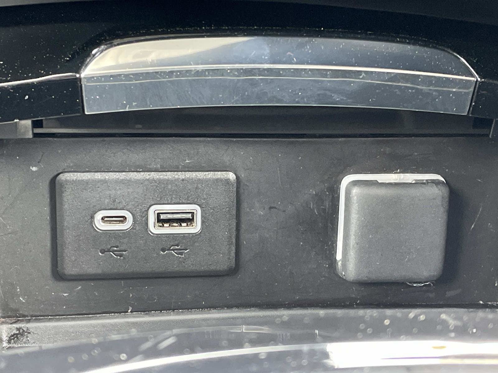 Used 2023 Buick Envision Essence FWD image 28
